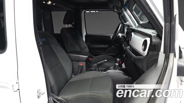 Jeep Wrangler 2021 — photo 11