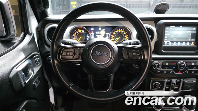 Jeep Wrangler 2021 — photo 13