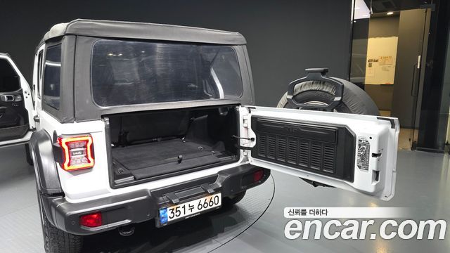 Jeep Wrangler 2021 — photo 20