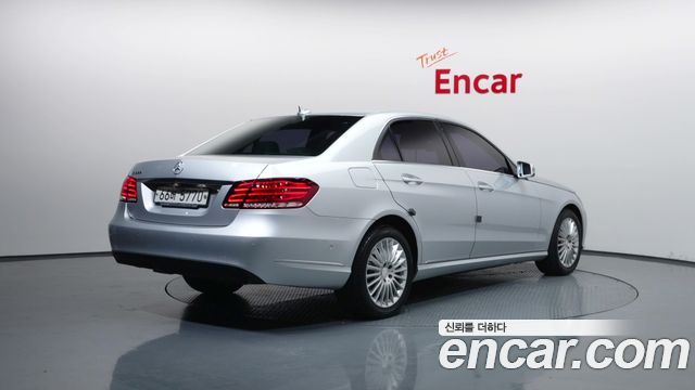 Mercedes-Benz E-Class 2014 — photo 2