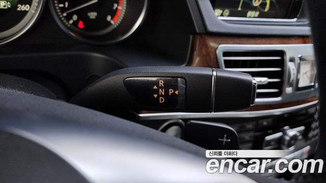 Mercedes-Benz E-Class 2014 — photo 9