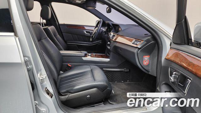 Mercedes-Benz E-Class 2014 — photo 11