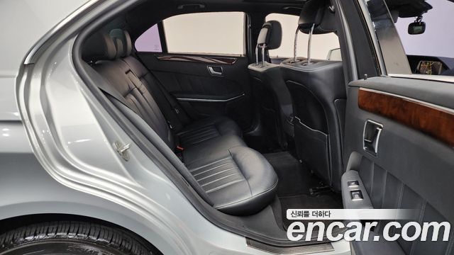 Mercedes-Benz E-Class 2014 — photo 12