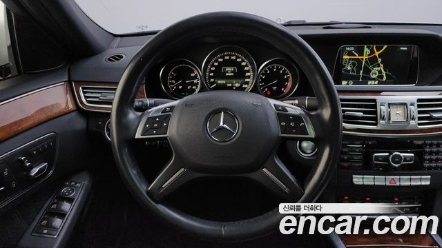 Mercedes-Benz E-Class 2014 — photo 13