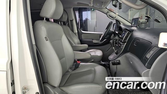 Hyundai Starex 2017 — photo 10