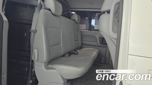 Hyundai Starex 2017 — photo 11