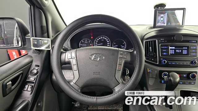 Hyundai Starex 2017 — photo 13