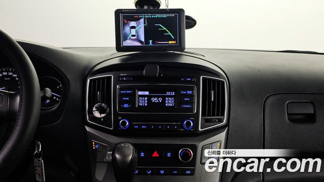Hyundai Starex 2017 — photo 16