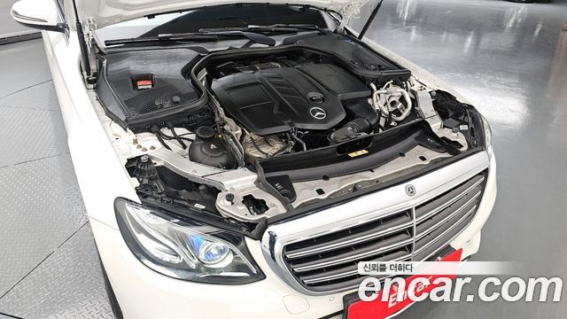 Mercedes-Benz E-Class 2020 — photo 6