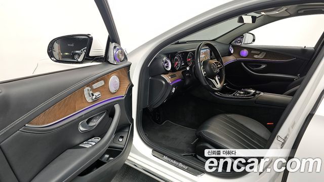 Mercedes-Benz E-Class 2020 — photo 13