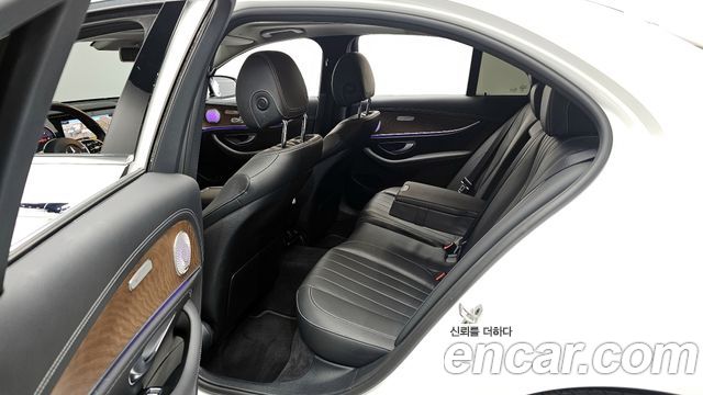 Mercedes-Benz E-Class 2020 — photo 17