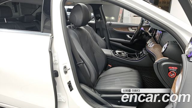 Mercedes-Benz E-Class 2020 — photo 18
