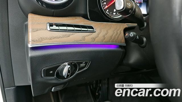 Mercedes-Benz E-Class 2020 — photo 21
