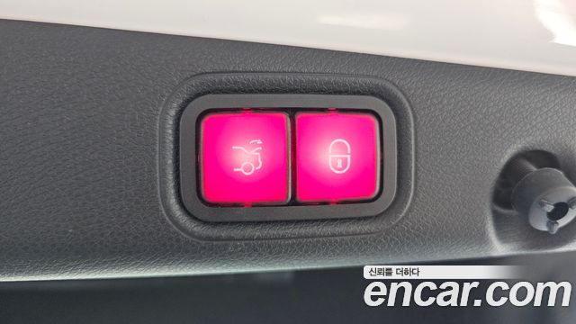 Mercedes-Benz E-Class 2020 — photo 24