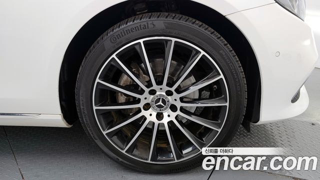 Mercedes-Benz E-Class 2020 — photo 7