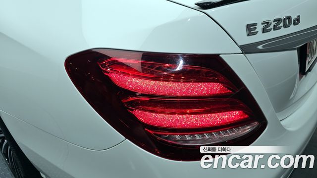 Mercedes-Benz E-Class 2020 — photo 9