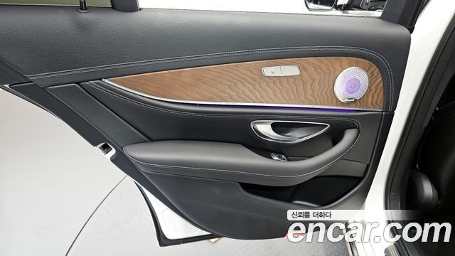 Mercedes-Benz E-Class 2020 — photo 15