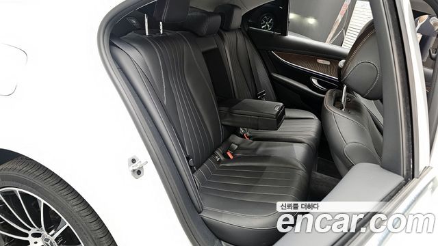 Mercedes-Benz E-Class 2020 — photo 16