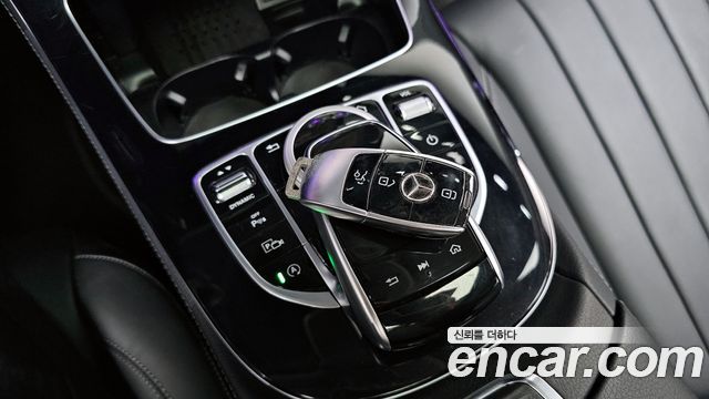 Mercedes-Benz E-Class 2020 — photo 30