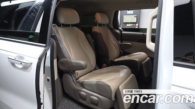 Kia Canival 2021 — photo 12