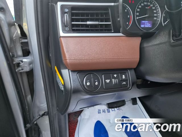 Hyundai Starex 2019 — photo 15