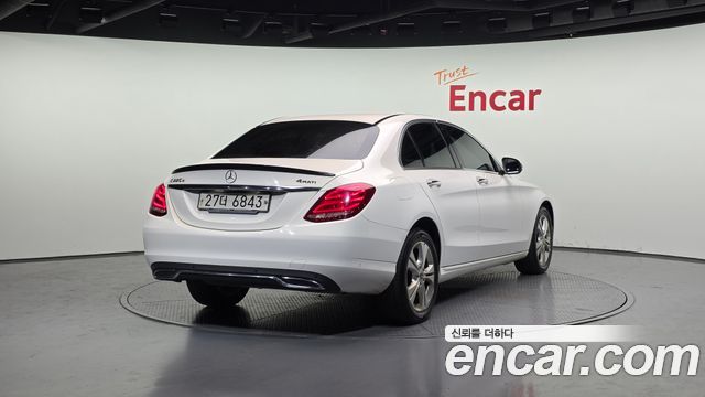 Mercedes-Benz C-Class 2018 — photo 2