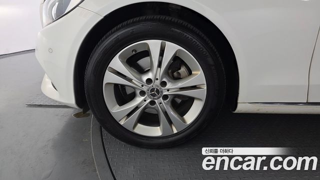 Mercedes-Benz C-Class 2018 — photo 5