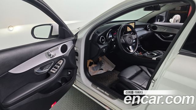 Mercedes-Benz C-Class 2018 — photo 11