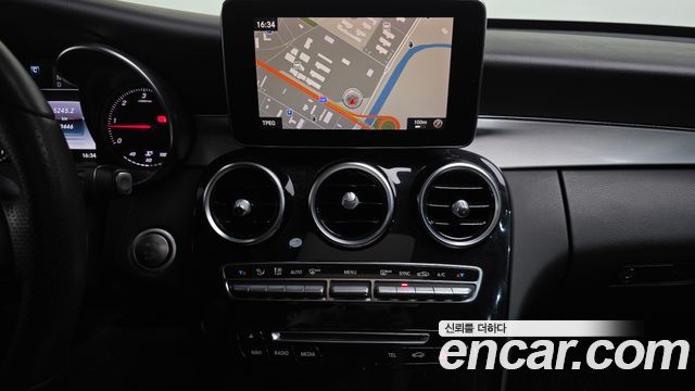 Mercedes-Benz C-Class 2018 — photo 14