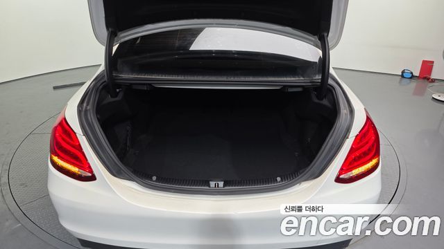 Mercedes-Benz C-Class 2018 — photo 20