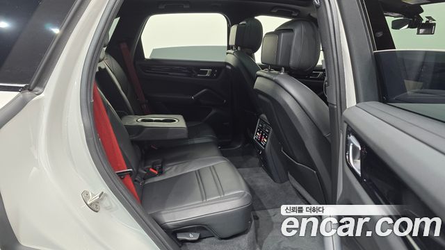 Porsche Cayenne 2022 — photo 12