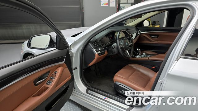 BMW 5-Series 2016 — photo 10