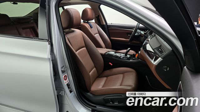 BMW 5-Series 2016 — photo 12