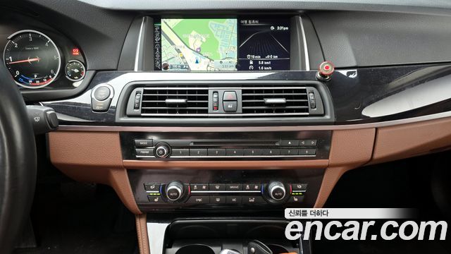 BMW 5-Series 2016 — photo 19