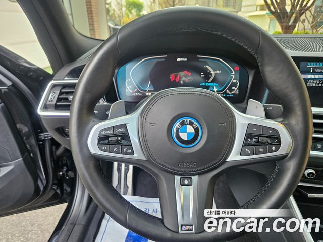 BMW 3-Series 2022 — photo 15