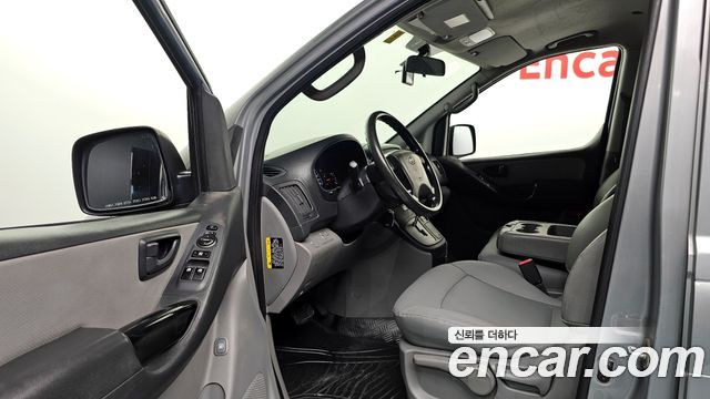 Hyundai Starex 2017 — photo 11