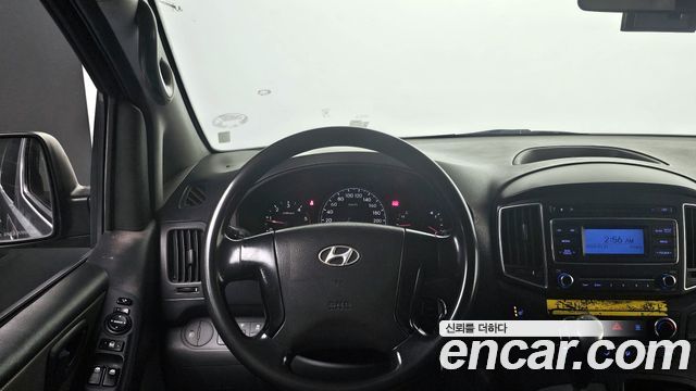 Hyundai Starex 2017 — photo 13