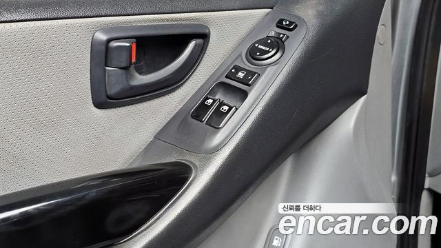 Hyundai Starex 2017 — photo 14