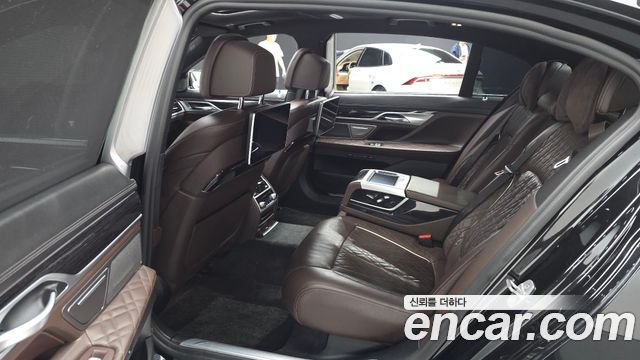 BMW 7-Series 2020 — photo 12