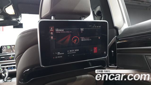 BMW 7-Series 2020 — photo 18