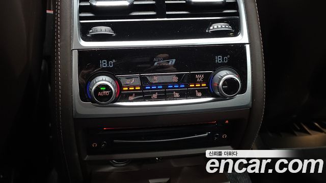 BMW 7-Series 2020 — photo 19