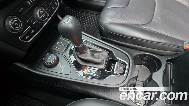 Jeep Cherokee 2021 — photo 9