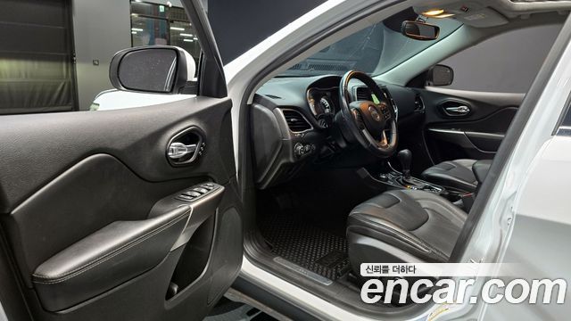 Jeep Cherokee 2021 — photo 10