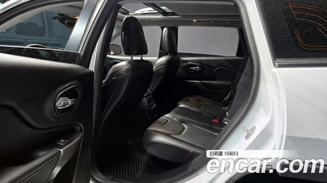 Jeep Cherokee 2021 — photo 12