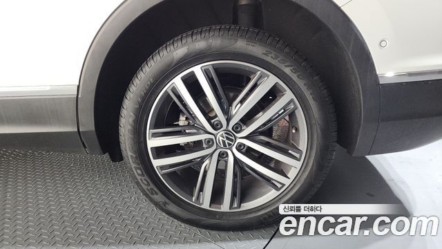 Volkswagen Tiguan 2023 — photo 7