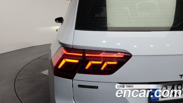 Volkswagen Tiguan 2023 — photo 9