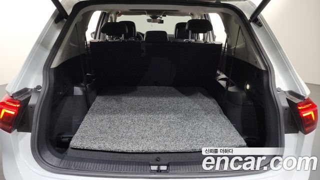 Volkswagen Tiguan 2023 — photo 27