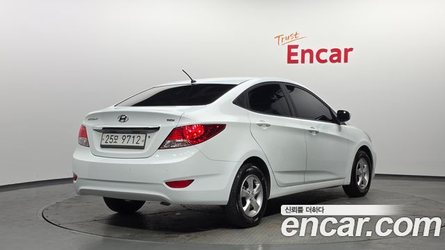 Hyundai Accent 2012 — photo 2