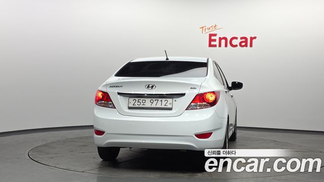 Hyundai Accent 2012 — photo 4