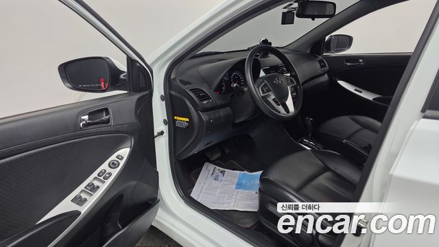 Hyundai Accent 2012 — photo 10